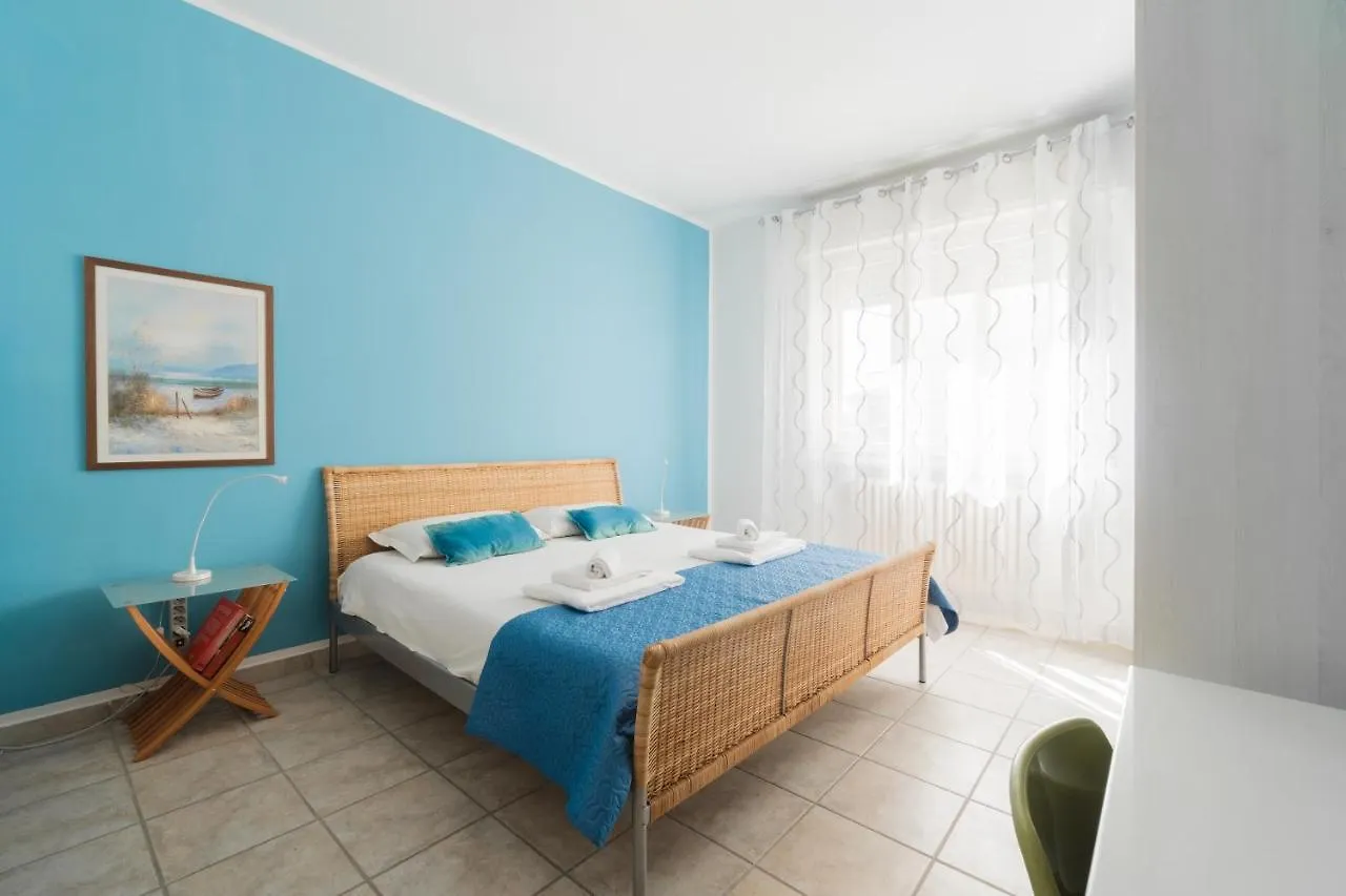 Appartamento Viale Della Repubblica Free Parking E Wifi 1 Minute To Garda Lake Peschiera del Garda